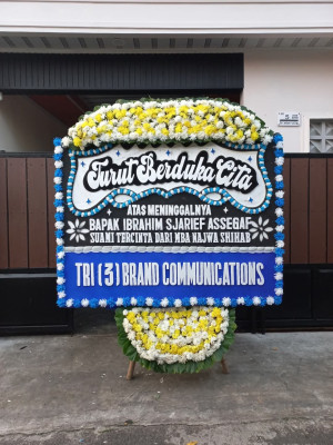 Papan Bunga Duka di Kampung Seraya